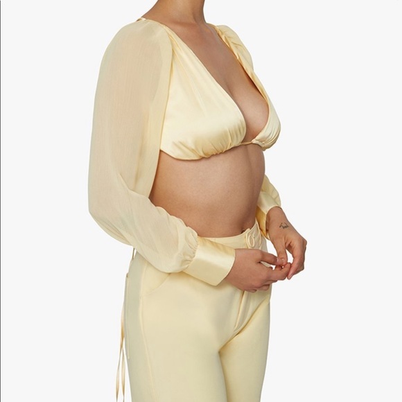 Cute cropped puff sleeve satin blouse - Picture 3 of 5